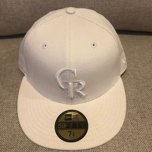 Fitted Rockies hat. Clean!